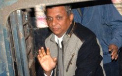 গ্রেফতারের পর সিসিকের বরখাস্তকৃত মেয়র আরিফুল হক চৌধুররী