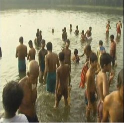 বরিশালে গঙ্গা স্নান-০২
