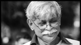 গান লিখছেন মুহম্মদ জাফর ইকবাল