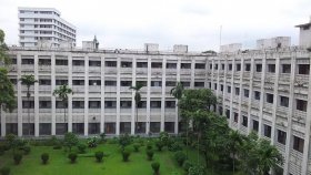 সচিবালয় খোলার দিনেও ছিল ছুটির আমেজ