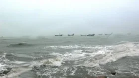 সাগরে নিম্নচাপ, চার সমুদ্রবন্দরে সতর্ক সংকেত 