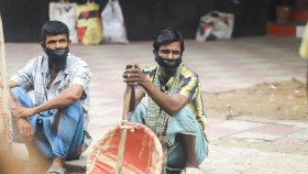 শ্রমজীবীদের সংকট কাটবে কবে?