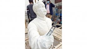 কুষ্টিয়ায় বঙ্গবন্ধুর নির্মাণাধীন ভাস্কর্য ভাঙলো কারা?