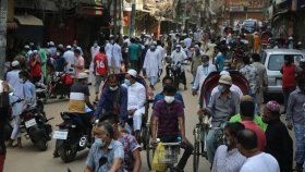 পুলিশকে ফাঁকি দিলেই যেন করোনা থেকে রক্ষা পাবে