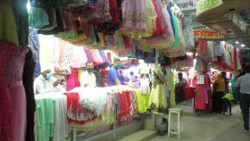 লকডাউনেও রাজশাহীর আরডিএ মার্কেট খুললেন ব্যবসায়ীরা