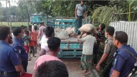 খাদ্যবান্ধব কর্মসূচির ৭৬ বস্তা চাল উদ্ধার