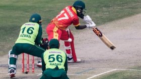 ৯৯ রানেই শেষ পাকিস্তান, জিম্বাবুয়ের ‘প্রথম জয়’