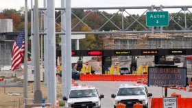 ট্যাক্সিযোগে যুক্তরাষ্ট্র ছাড়ছে কানাডিয়ানরা