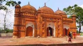 তিন জেলার মোহনায় সুপ্রাচীন মসজিদ