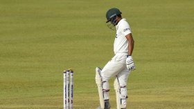 অদ্ভুত এক আউটে ইতিহাস হলেন তাইজুল!