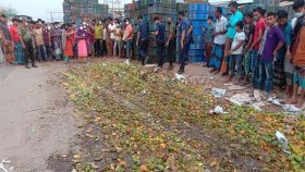 ফরমালিনযুক্ত এক টন আম ধ্বংস