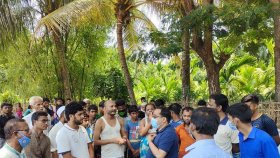 উখিয়ায় পুলিশ-জনতা সংঘর্ষ: আহত ১০, ইউএনও’র গাড়ি ভাঙচুর