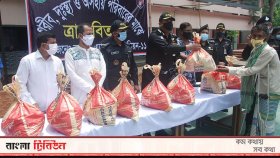 র‌্যাবের পক্ষ থেকে দরিদ্রদের মাঝে খাদ্যসামগ্রী বিতরণ