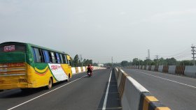 ফাঁকা হচ্ছে উত্তরের পথ: চলছে দূরপাল্লার বাস