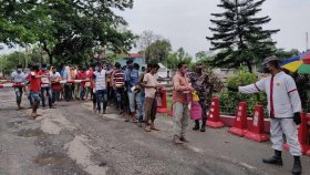 অবশেষে বন্দরে আটকে পড়া ট্রাক চালকরা ভারতে গেলেন