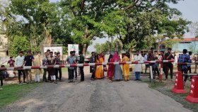 দর্শনার্থীদের পদচারণায় মুখর হিলি সীমান্ত, উপেক্ষিত স্বাস্থ্যবিধি