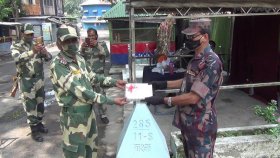 ঈদ উপলক্ষে বিজিবি-বিএসএফ’র শুভেচ্ছা বিনিময়