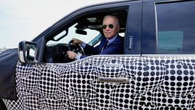 'ইসরায়েল নিয়ে টুঁ শব্দটি করলে গাড়িচাপা দেব কিন্তু'