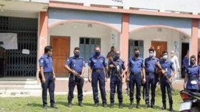 পুলিশ পাহারায় টিকার দ্বিতীয় ডোজ