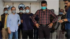 অমির এজেন্সিতে অভিযান চালিয়ে শতাধিক পাসপোর্ট উদ্ধার