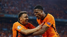 অস্ট্রিয়াকে হারিয়ে নক আউট পর্বে নেদারল্যান্ডস