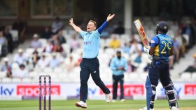 ১৪ হাজার দর্শকের সামনে কারেন-ম্যাজিক