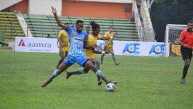 লকডাউনে না হলেও বৃষ্টিতে বন্ধ ফুটবল লিগ