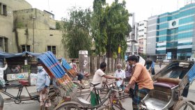 খুলনা শহরের রিকশাচালকদের হতাশা