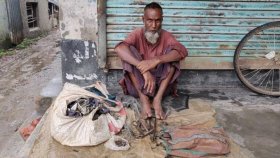 ‘কী দিয়ে চাল আর মেয়ের ওষুধ কিনবো’