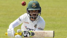 মুমিনুলের দারুণ ইনিংস বাজে শটে শেষ