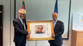 ফ্রান্সে বঙ্গবন্ধুকে নিয়ে ডাকটিকিট অবমুক্ত