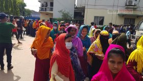 বেতন পেলেন আগুনে পুড়ে যাওয়া জুস কারখানার শ্রমিকরা 