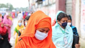 স্বাস্থ্যবিধি কঠোরভাবে মেনে শুরু, পরে ঢিলেঢালা (ফটোস্টোরি)