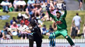 উইকেটের পেছন থেকে যেভাবে অনুপ্রেরণা দিয়ে যাচ্ছেন সোহান