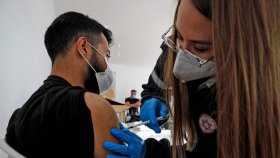 ‘টিকা গ্রহীতার চেয়ে করোনা আক্রান্তদের মিয়োকার্ডিটিসের ঝুঁকি বেশি’