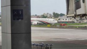 শাহজালাল বিমানবন্দরে দাঁড়িয়ে থাকা বোয়িং বিমানে ট্রলির আঘাত