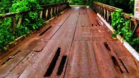 ২৫ বছরেও সংস্কার হয়নি যে ব্রিজ