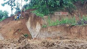 বাড়ি বানাতে পাহাড় কাটছেন উপজেলা আ.লীগের সভাপতি! 