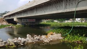 ৭২ কোটি টাকার সেতুর নিচ দিয়ে চলবে না নৌযান