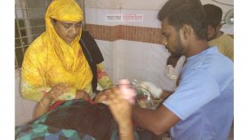 মীমাংসার বৈঠকে শ্বশুর-শাশুড়িকে কুপিয়ে জখম