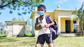 ভাঙা হা‌ত নিয়ে বিদ্যালয়ে হা‌জির জিহান