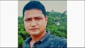 ঘুষের টাকা ফেরত দিলেন পুলিশ কর্মকর্তা