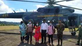 দুর্গম পাহাড়ে টিকা গেলো হেলিকপ্টারে