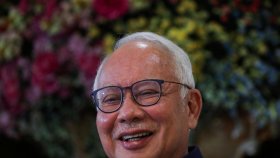 ফের মালয়েশিয়ার ক্ষমতায় ফিরতে চান দণ্ডিত নাজিব রাজাক