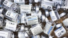 নষ্ট হওয়ার পথে ২৪ কোটি ডোজ টিকা