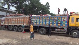 হিলি স্থলবন্দর দিয়ে আরও ১১৪ টন কাঁচা মরিচ আমদানি