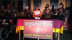 ভারতে পাচারকালে স্বর্ণের বারসহ আটক এক