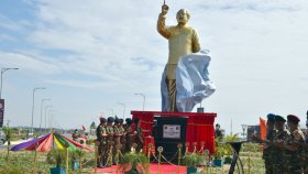 সিলেট সেনানিবাসে জাতির পিতার ভাস্কর্য ‘বজ্রকণ্ঠ’ উদ্বোধন