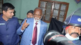 বিজয়ের ভি নয়, ‘সংগ্রামের চিহ্ন’ দেখালেন তৈমুর আলম