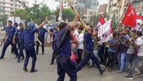 নারায়ণগঞ্জে বামজোটের হরতালে পুলিশের লাঠিচার্জ, আহত ১৫